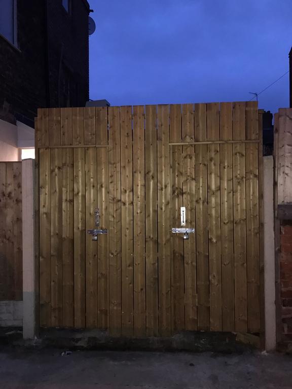Casa Fresa Franks Serviced Accommodation Liverpool Buitenkant foto